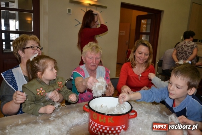 Zdjęcie w galerii na portalu naszraciborz.pl: Szkubanie piyrza w Tworkowie wiadomości z regionu