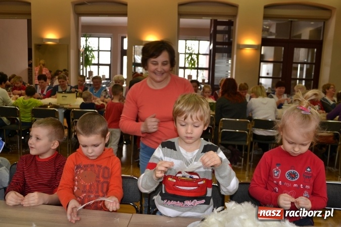 Zdjęcie w galerii na portalu naszraciborz.pl: Szkubanie piyrza w Tworkowie wiadomości z regionu