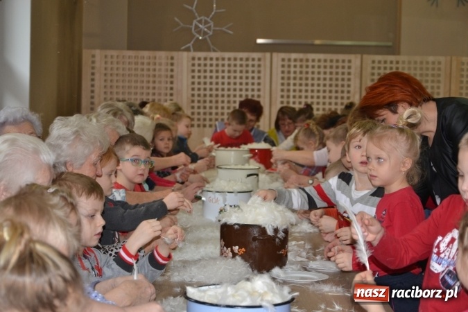 Zdjęcie w galerii na portalu naszraciborz.pl: Szkubanie piyrza w Tworkowie wiadomości z regionu