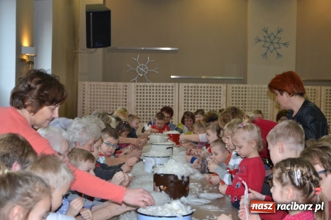 Zdjęcie w galerii na portalu naszraciborz.pl: Szkubanie piyrza w Tworkowie wiadomości z regionu