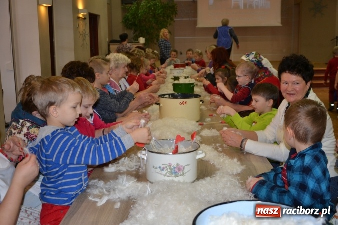 Zdjęcie w galerii na portalu naszraciborz.pl: Szkubanie piyrza w Tworkowie wiadomości z regionu