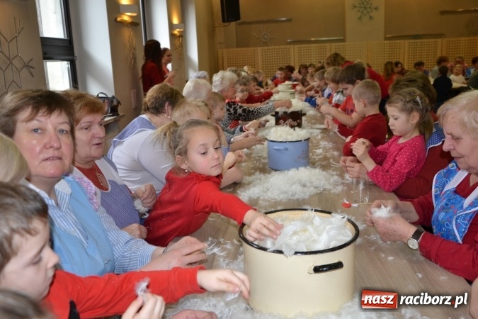 Zdjęcie w galerii na portalu naszraciborz.pl: Szkubanie piyrza w Tworkowie wiadomości z regionu