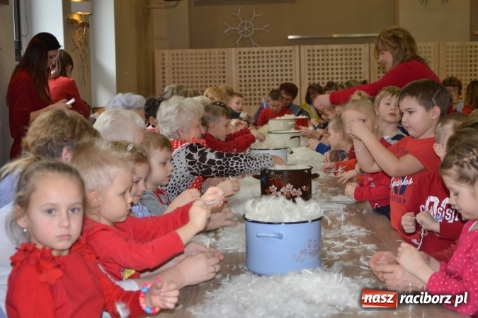 Zdjęcie w galerii na portalu naszraciborz.pl: Szkubanie piyrza w Tworkowie wiadomości z regionu