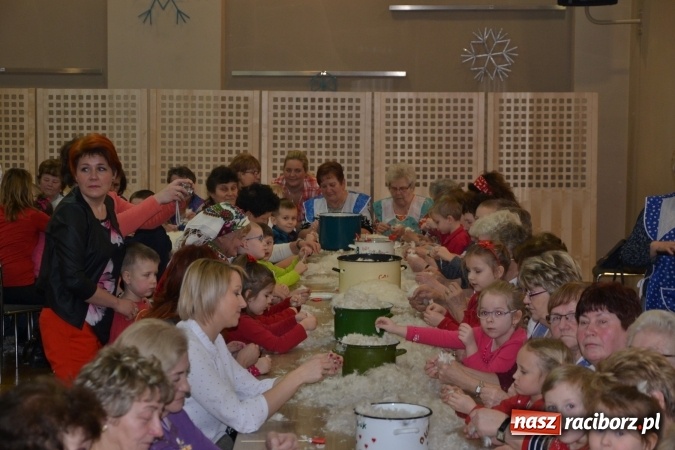 Zdjęcie w galerii na portalu naszraciborz.pl: Szkubanie piyrza w Tworkowie wiadomości z regionu
