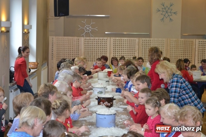 Zdjęcie w galerii na portalu naszraciborz.pl: Szkubanie piyrza w Tworkowie wiadomości z regionu
