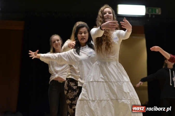 Zdjęcie w galerii na portalu naszraciborz.pl: ALLchemia - nauka, sztuka, zabawa - wyjątkowy spektakl w RCK wiadomości z regionu