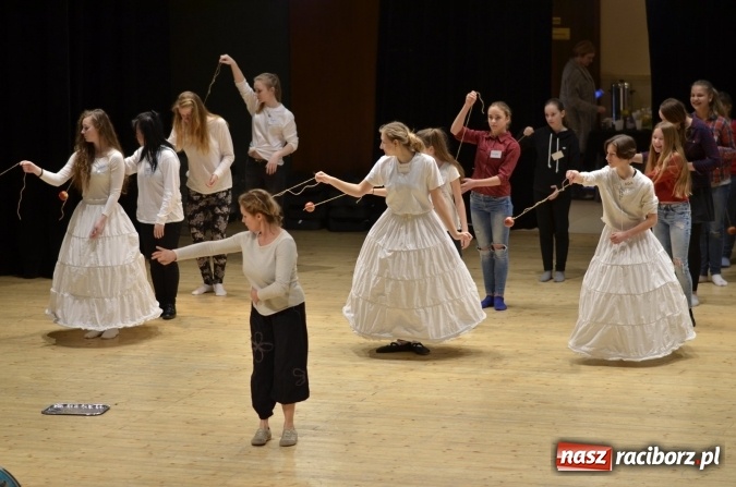 Zdjęcie w galerii na portalu naszraciborz.pl: ALLchemia - nauka, sztuka, zabawa - wyjątkowy spektakl w RCK wiadomości z regionu