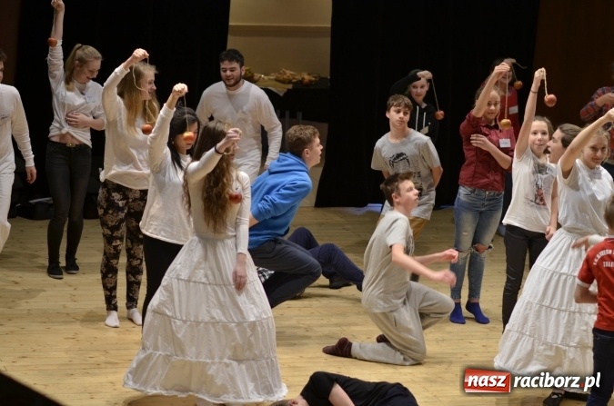 Zdjęcie w galerii na portalu naszraciborz.pl: ALLchemia - nauka, sztuka, zabawa - wyjątkowy spektakl w RCK wiadomości z regionu