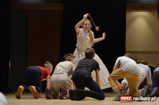 Zdjęcie w galerii na portalu naszraciborz.pl: ALLchemia - nauka, sztuka, zabawa - wyjątkowy spektakl w RCK wiadomości z regionu