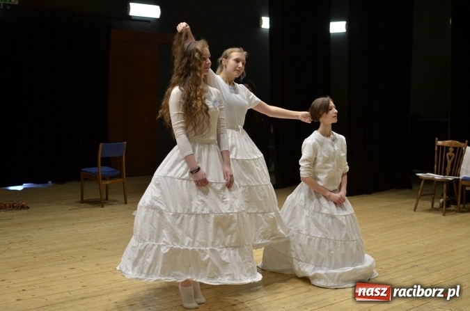 Zdjęcie w galerii na portalu naszraciborz.pl: ALLchemia - nauka, sztuka, zabawa - wyjątkowy spektakl w RCK wiadomości z regionu