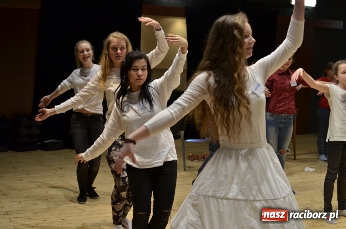 Zdjęcie w galerii na portalu naszraciborz.pl: ALLchemia - nauka, sztuka, zabawa - wyjątkowy spektakl w RCK wiadomości z regionu