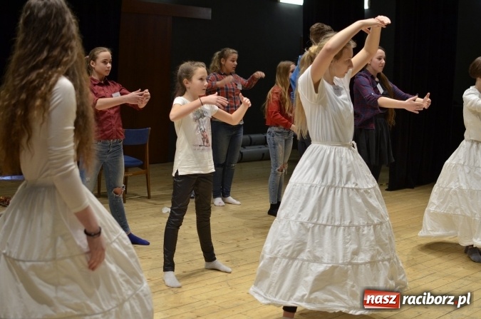 Zdjęcie w galerii na portalu naszraciborz.pl: ALLchemia - nauka, sztuka, zabawa - wyjątkowy spektakl w RCK wiadomości z regionu