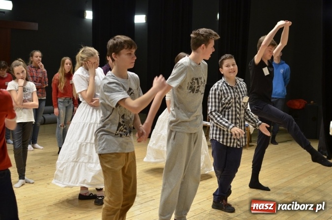 Zdjęcie w galerii na portalu naszraciborz.pl: ALLchemia - nauka, sztuka, zabawa - wyjątkowy spektakl w RCK wiadomości z regionu