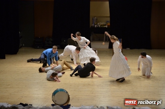 Zdjęcie w galerii na portalu naszraciborz.pl: ALLchemia - nauka, sztuka, zabawa - wyjątkowy spektakl w RCK wiadomości z regionu