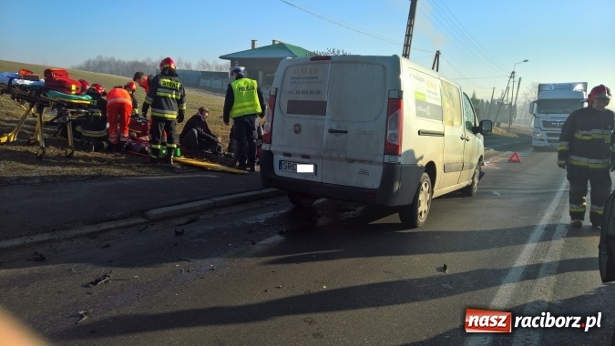 Zdjęcie w galerii na portalu naszraciborz.pl: Zderzenie skody i fiata DW 935 w Rzuchowie wiadomości z regionu