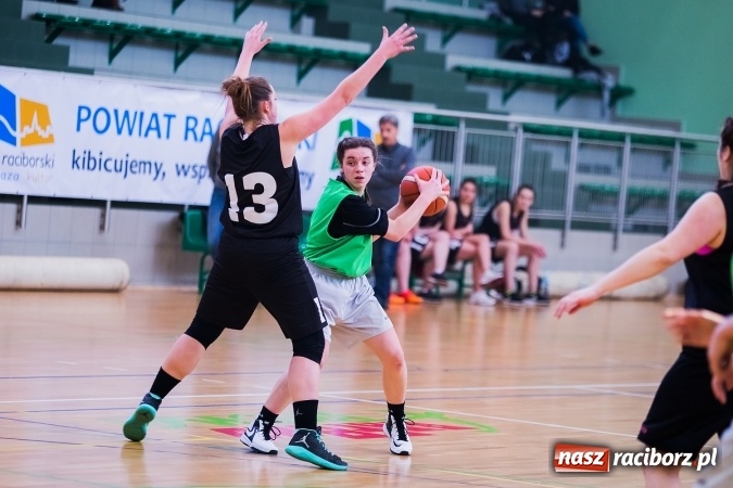 Zdjęcie w galerii na portalu naszraciborz.pl: Koszykarki z I LO najlepsze w miejskich finałach wiadomości z regionu