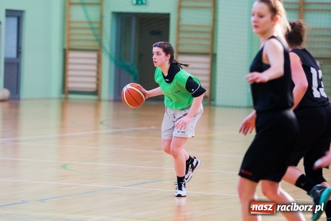 Zdjęcie w galerii na portalu naszraciborz.pl: Koszykarki z I LO najlepsze w miejskich finałach wiadomości z regionu