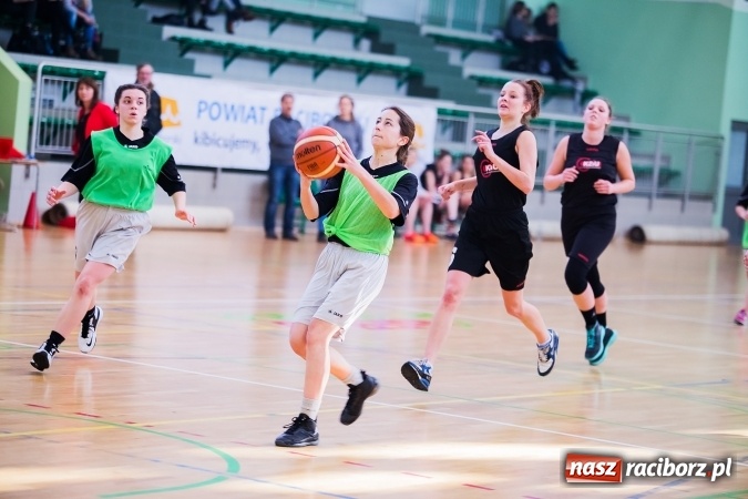 Zdjęcie w galerii na portalu naszraciborz.pl: Koszykarki z I LO najlepsze w miejskich finałach wiadomości z regionu