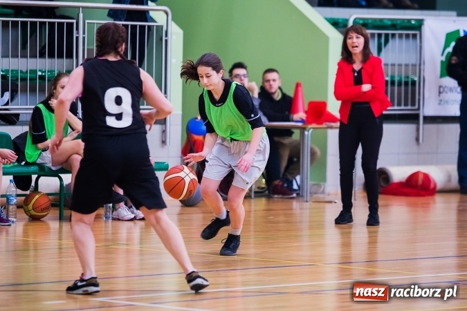 Zdjęcie w galerii na portalu naszraciborz.pl: Koszykarki z I LO najlepsze w miejskich finałach wiadomości z regionu