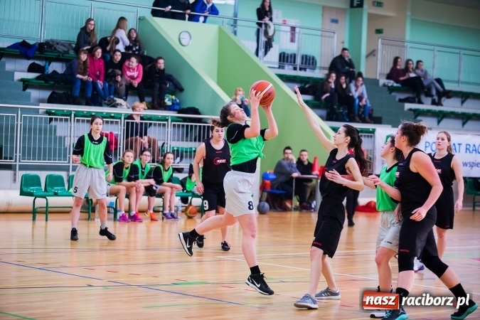 Zdjęcie w galerii na portalu naszraciborz.pl: Koszykarki z I LO najlepsze w miejskich finałach wiadomości z regionu