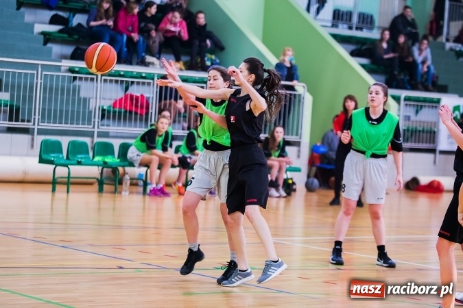 Zdjęcie w galerii na portalu naszraciborz.pl: Koszykarki z I LO najlepsze w miejskich finałach wiadomości z regionu