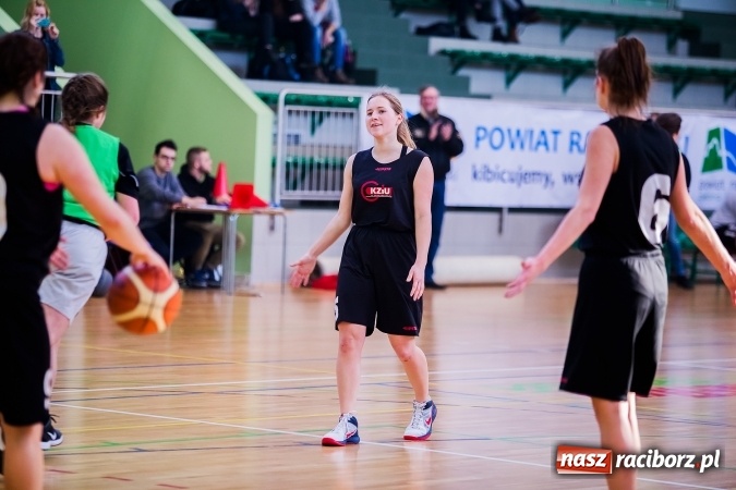 Zdjęcie w galerii na portalu naszraciborz.pl: Koszykarki z I LO najlepsze w miejskich finałach wiadomości z regionu