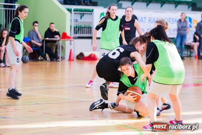 Zdjęcie w galerii na portalu naszraciborz.pl: Koszykarki z I LO najlepsze w miejskich finałach wiadomości z regionu