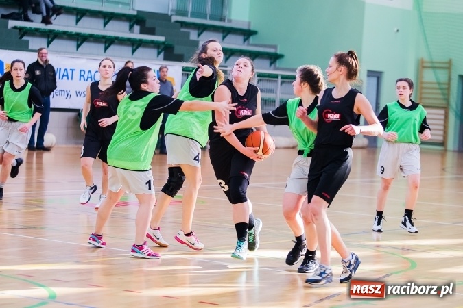 Zdjęcie w galerii na portalu naszraciborz.pl: Koszykarki z I LO najlepsze w miejskich finałach wiadomości z regionu
