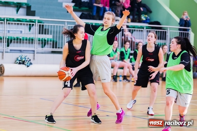 Zdjęcie w galerii na portalu naszraciborz.pl: Koszykarki z I LO najlepsze w miejskich finałach wiadomości z regionu