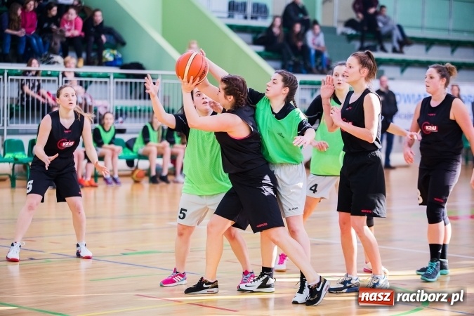 Zdjęcie w galerii na portalu naszraciborz.pl: Koszykarki z I LO najlepsze w miejskich finałach wiadomości z regionu