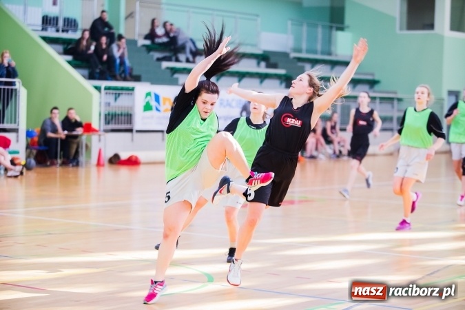 Zdjęcie w galerii na portalu naszraciborz.pl: Koszykarki z I LO najlepsze w miejskich finałach wiadomości z regionu