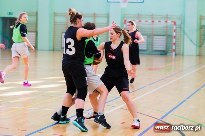 Zdjęcie w galerii na portalu naszraciborz.pl: Koszykarki z I LO najlepsze w miejskich finałach wiadomości z regionu