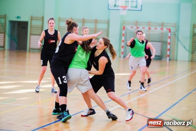 Zdjęcie w galerii na portalu naszraciborz.pl: Koszykarki z I LO najlepsze w miejskich finałach wiadomości z regionu