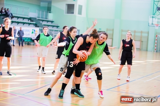 Zdjęcie w galerii na portalu naszraciborz.pl: Koszykarki z I LO najlepsze w miejskich finałach wiadomości z regionu