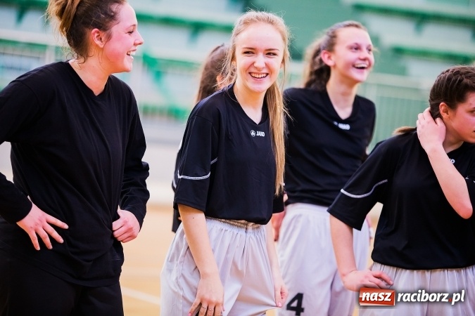 Zdjęcie w galerii na portalu naszraciborz.pl: Koszykarki z I LO najlepsze w miejskich finałach wiadomości z regionu