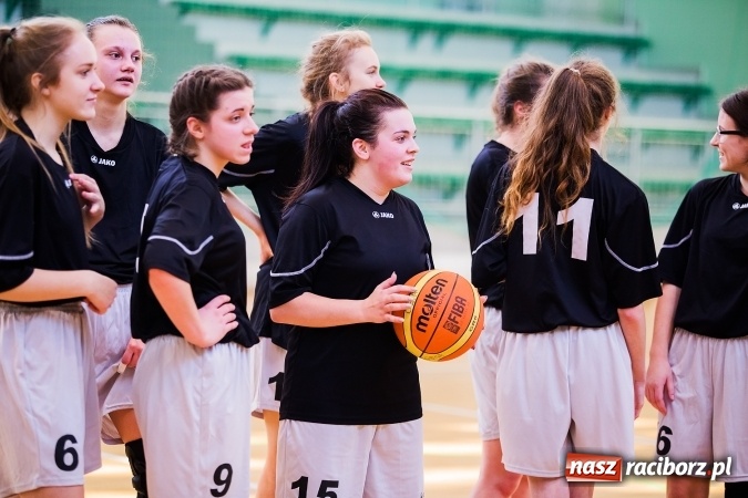 Zdjęcie w galerii na portalu naszraciborz.pl: Koszykarki z I LO najlepsze w miejskich finałach wiadomości z regionu