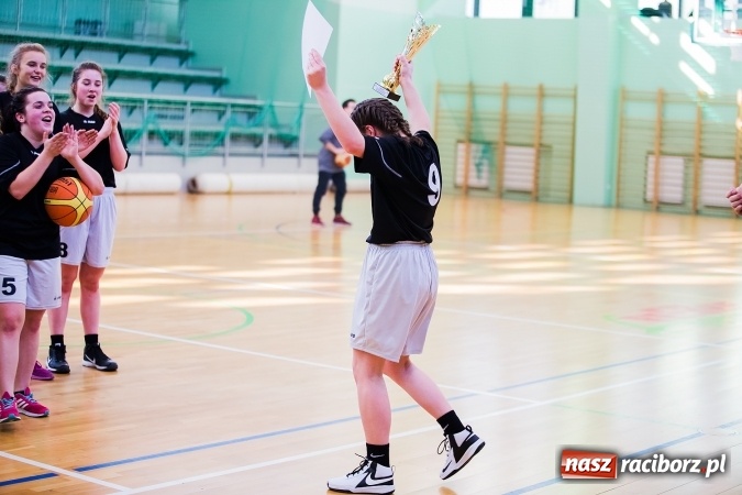 Zdjęcie w galerii na portalu naszraciborz.pl: Koszykarki z I LO najlepsze w miejskich finałach wiadomości z regionu