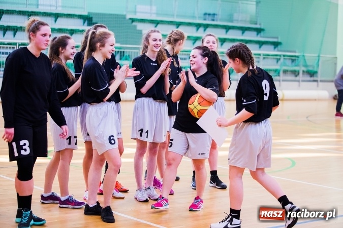 Zdjęcie w galerii na portalu naszraciborz.pl: Koszykarki z I LO najlepsze w miejskich finałach wiadomości z regionu