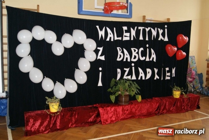 Zdjęcie w galerii na portalu naszraciborz.pl: Walentynki z Babcią i Dziadkiem w Zespole Szkolno-Przedszkolnym nr 4  wiadomości z regionu