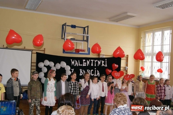 Zdjęcie w galerii na portalu naszraciborz.pl: Walentynki z Babcią i Dziadkiem w Zespole Szkolno-Przedszkolnym nr 4  wiadomości z regionu