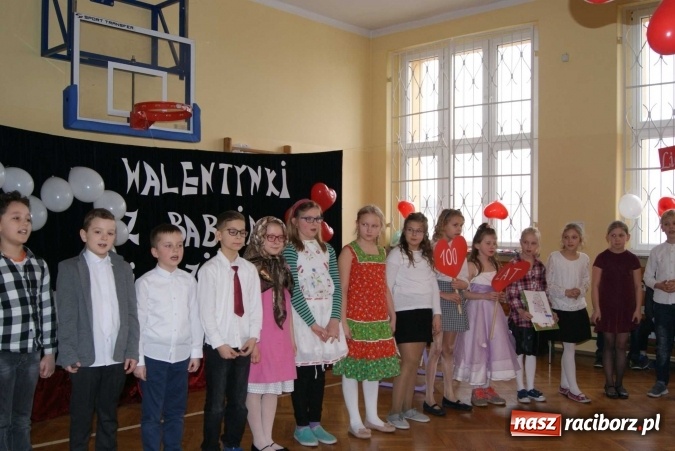 Zdjęcie w galerii na portalu naszraciborz.pl: Walentynki z Babcią i Dziadkiem w Zespole Szkolno-Przedszkolnym nr 4  wiadomości z regionu