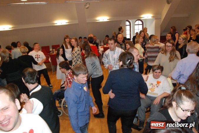 Zdjęcie w galerii na portalu naszraciborz.pl: Zabawa karnawałowa Warsztatu Terapii Zajęciowej wiadomości z regionu