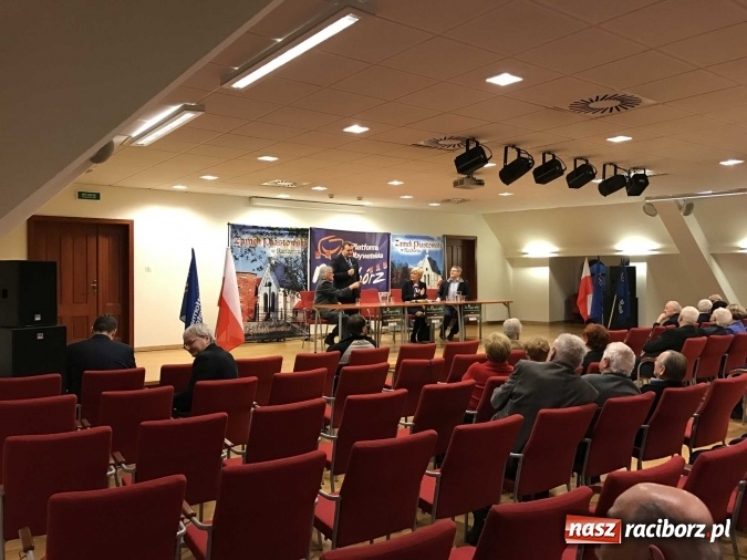 Zdjęcie w galerii na portalu naszraciborz.pl: Posłowie Platformy Obywatelskiej o rządach PiS i swoich porażkach na raciborskim zamku wiadomości z regionu