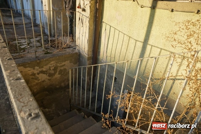 Zdjęcie w galerii na portalu naszraciborz.pl: Eksploratorzy ze Stowarzyszenia Odra 1945 weszli do starej komendy ZDJĘCIA wiadomości z regionu