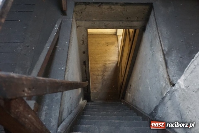 Zdjęcie w galerii na portalu naszraciborz.pl: Eksploratorzy ze Stowarzyszenia Odra 1945 weszli do starej komendy ZDJĘCIA wiadomości z regionu