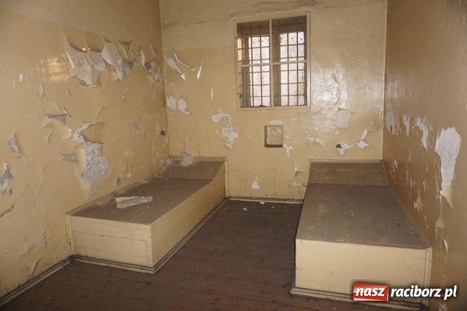 Zdjęcie w galerii na portalu naszraciborz.pl: Eksploratorzy ze Stowarzyszenia Odra 1945 weszli do starej komendy ZDJĘCIA wiadomości z regionu