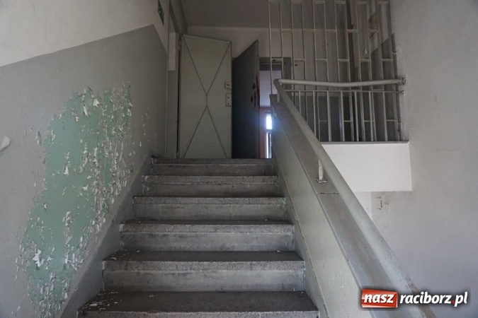 Zdjęcie w galerii na portalu naszraciborz.pl: Eksploratorzy ze Stowarzyszenia Odra 1945 weszli do starej komendy ZDJĘCIA wiadomości z regionu