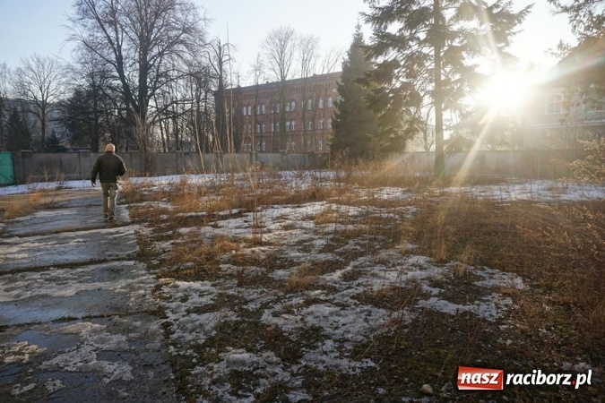 Zdjęcie w galerii na portalu naszraciborz.pl: Eksploratorzy ze Stowarzyszenia Odra 1945 weszli do starej komendy ZDJĘCIA wiadomości z regionu