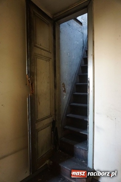 Zdjęcie w galerii na portalu naszraciborz.pl: Eksploratorzy ze Stowarzyszenia Odra 1945 weszli do starej komendy ZDJĘCIA wiadomości z regionu