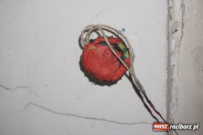 Zdjęcie w galerii na portalu naszraciborz.pl: Eksploratorzy ze Stowarzyszenia Odra 1945 weszli do starej komendy ZDJĘCIA wiadomości z regionu